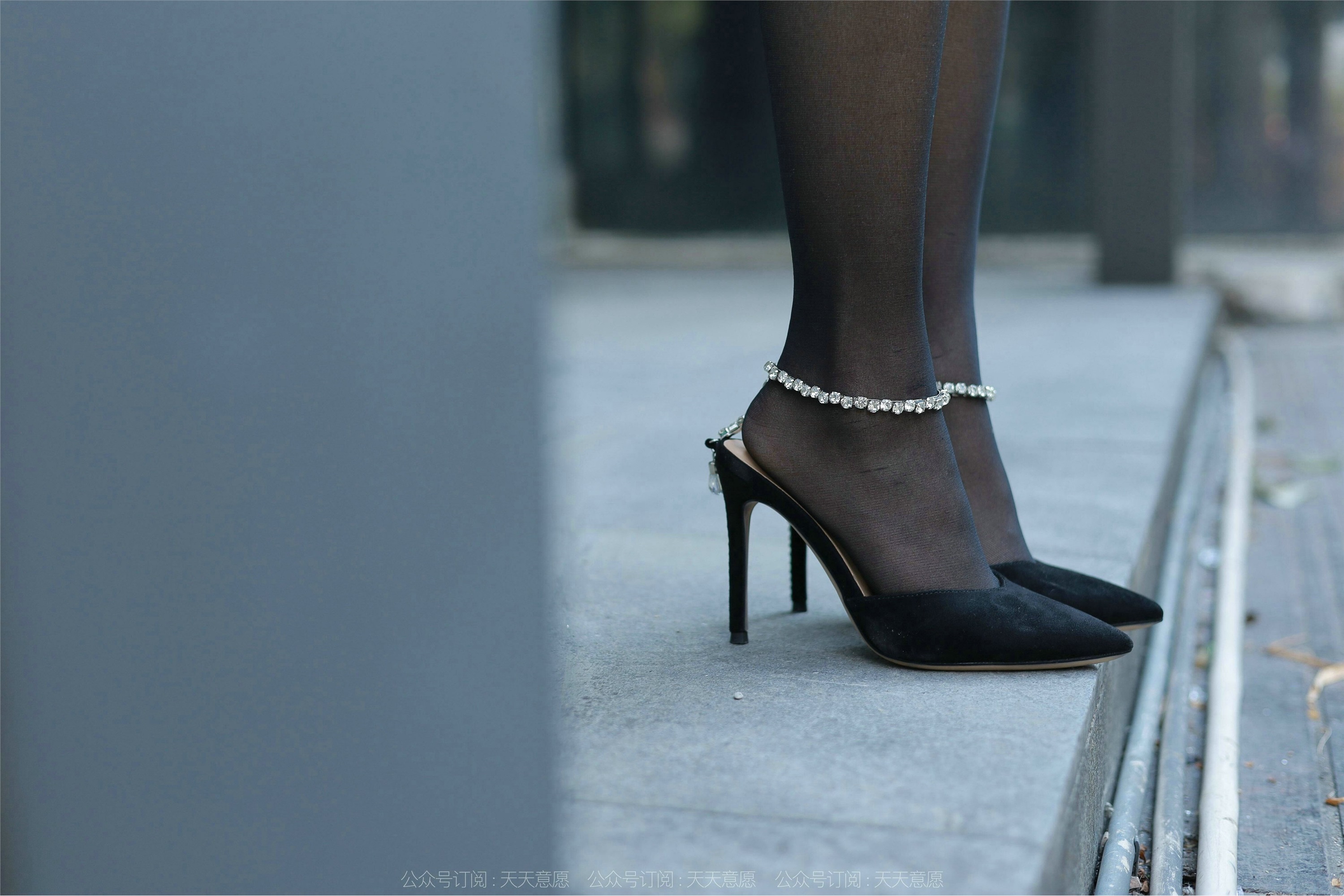 IESS异思趣向  2022.02.11 丝享家1002：婉萍《性感OL窄裙》